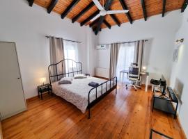 Mountains Retreat Rooms & Suites，位于Ayios Theodhoros的酒店