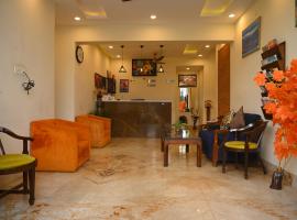 Hotel Guru Surbhi，位于Pāonta Sāhib的酒店