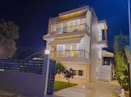 The Bright House a two-storey maisonette in Loutraki，位于路特奇的酒店