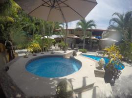 Coyaba Tropical Elegant Adult Guesthouse，位于曼努埃尔安东尼奥的海滩短租房