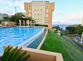 Ocean & Marina Views 3 Bedroom 2 Bathroom Luxury Condo，位于法哈多的酒店