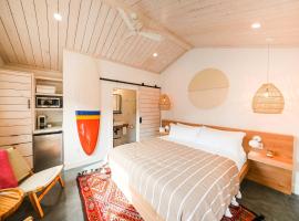 Funboard Room includes King Bed and Mini Kitchenette，位于斯廷森海滩的公寓