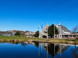 Appartementen STRANDHUYS en DE VUURTOREN, beg grond met eigen TERRAS -eigen KEUKEN - Incl Verwarmd Binnen ZWEMBAD，位于霍勒姆的酒店