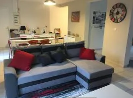 centre Pierrefonds superbe appartement + parking