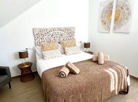 Hostal El Caprichito Marbella，位于马贝拉的旅馆