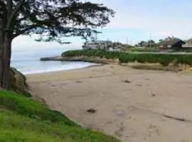 Relaxing 3 bedroom Santa Cruz house, 5min to beach