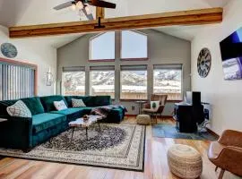 Twin Pines Cabin in Wilderness Ranch on Hwy 21, AMAZING Views, 20 ft ceilings, fully fenced yard, pet friendly, , Go paddle boarding at Lucky Peak, or snowshoeing in Idaho City and take in the hot springs, sleeps 10!
