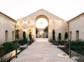 H&ocirc;tel Chais Monnet & Spa，位于科涅克的带热水浴缸的酒店