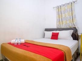 RedDoorz near Politeknik Manado，位于Paniki的酒店