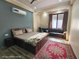 OSHO Villa Guest House，位于斋浦尔的酒店