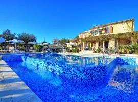 Villa Vittoria by PosarelliVillas