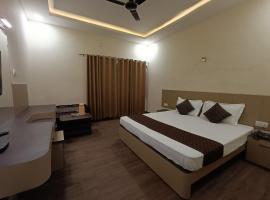 Hotel Padmini International- Sigra，位于Kakarmatha的酒店
