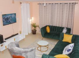 Royal Palms Executive 2& 1 bedrooms BNB Wote town，位于Wote的带停车场的酒店