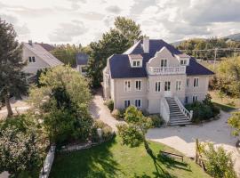 Manor House Inn, Csopak，位于乔保克的酒店