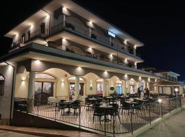 B&B Royal，位于塞利亚马里纳的酒店