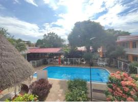Hotel Los Naranjos，位于卡门阿皮卡拉的酒店