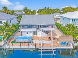 Tavernier Keys Home w/70’ Dock & 20k Boat Lift on Bayside! 3/2.5 Plus Game Room，位于塔维涅的酒店