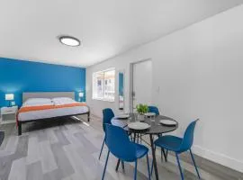 Peaceful Studio by the Beach with Parking - M25