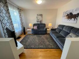 3 Bedrooms cozy comfortable vacation home downtown Gatineau Ottawa near Parliamant and Park，位于加蒂诺阿西蒂中心附近的酒店