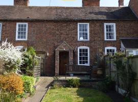 Charming Grade 2 Listed cottage, Upton-upon-Severn，位于塞文河畔厄普顿的酒店