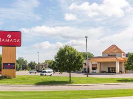 Ramada by Wyndham Sioux Falls Airport - Waterpark Resort & Event Center，位于苏福尔斯的酒店