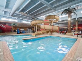 Ramada by Wyndham Sioux Falls Airport - Waterpark Resort & Event Center，位于苏福尔斯的酒店