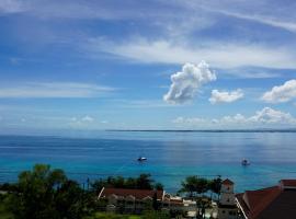 La Mirada Deluxe Suites with Oceanview，位于麦克坦的酒店