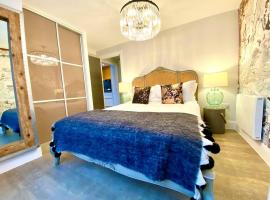 Elegant Apartment - 1 Minute walk to Poole Quay - Great Location - Free Parking - Fast WiFi - Smart TV - Newly decorated - sleeps up to 2! Close to Poole & Bournemouth & Sandbanks，位于浦耳的酒店