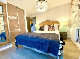 Elegant Apartment - 1 Minute walk to Poole Quay - Great Location - Free Parking - Fast WiFi - Smart TV - Newly decorated - sleeps up to 2! Close to Poole & Bournemouth & Sandbanks