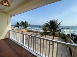 Oceanfront Wavecrest Hotel，位于莱基的酒店