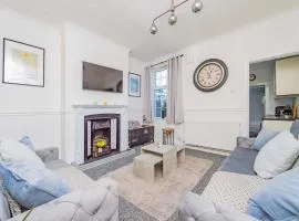 Central Townhouse Wolverhampton - Sleeps 8 - Ideal for Contractors & Families
