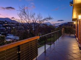 Lipscombe Mt Wellington view luxury house，位于桑迪湾的酒店