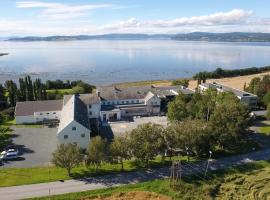 Sund sommerhotell, Inderøy，位于Straumen的酒店