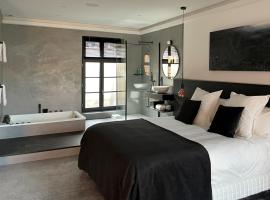 Ennéa - Jacuzzi & Luxury Suites，位于佩皮尼昂佩皮尼昂市政厅附近的酒店