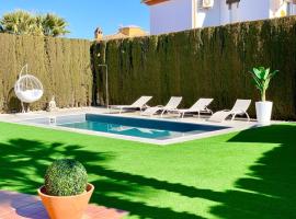 VILLA CIUDAD GOLF PLAYA MONTAÑA，位于Otura的低价酒店