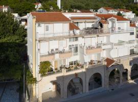 Villa Fina，位于图彻皮的酒店