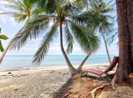 BEACH BUNGALOW - OUTDOOR net on the beach - Working Desk，位于利巴诺伊的度假短租房