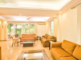 3BHK Villa with Private Pool Near Candolim，位于莫尔穆冈的酒店