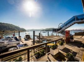 Oasis on the Hawkesbury - Water Views，位于布鲁克林的酒店