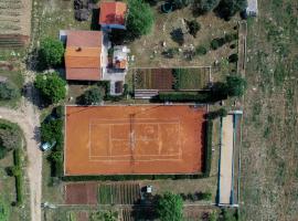 Country house Oasis with private tennis court，位于圣菲利普雅科夫的乡村别墅