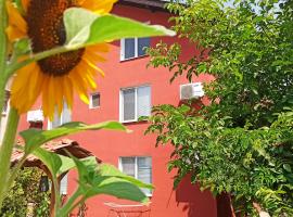 Guest House Sunflowers，位于帕莫瑞的酒店