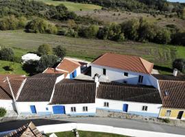 Azoia 10 - Casas de Campo & Hostel，位于Azoia de Baixo的乡间豪华旅馆