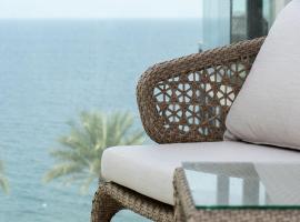 Alnoon at Address Beach Resort Fujairah，位于Sharm的海滩短租房
