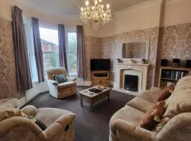STAY - at Southport Holiday Home - sleeps 6