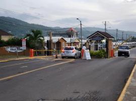 The Rest Stop- Gated Community-24 Hrs Security，位于蒙特哥贝的乡村别墅