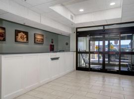 Best Western Plus Swansboro Emerald Isle，位于斯旺斯伯勒的酒店