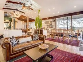 Stylish + Serene West Friendship Hidden Gem!