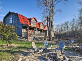 Strawberry Plains Cabin Private Pond and Game Room!，位于Strawberry Plains的酒店