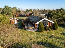 Stunning Home In Rødby With Sauna，位于勒兹比的酒店