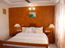 HIMALAYA HOTEL，位于Bedford的酒店